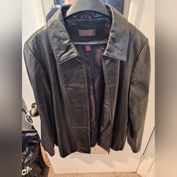 Danier leather jacket - Picture 3 of 3